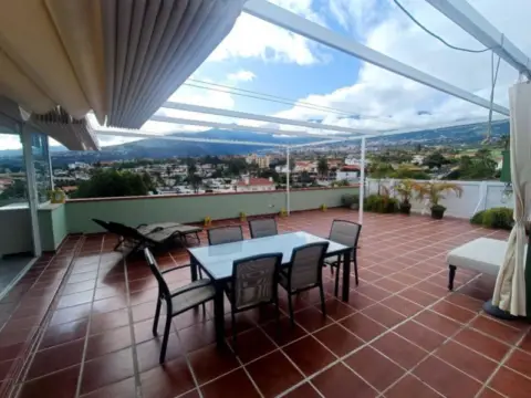 Ático en calle de Alemania, 8