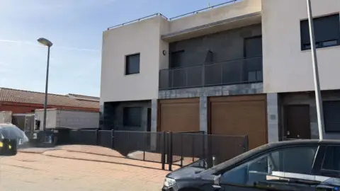 Casa adosada en calle de la Reina Doña María de Hungría, 28