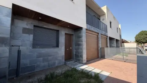 Casa adosada en calle de la Reina Doña María de Hungría, 28