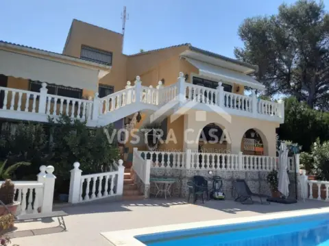 Chalet en Cumbres de Calicanto