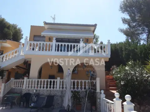 Chalet en Cumbres de Calicanto