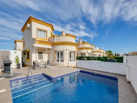 Casa en Los Montesinos