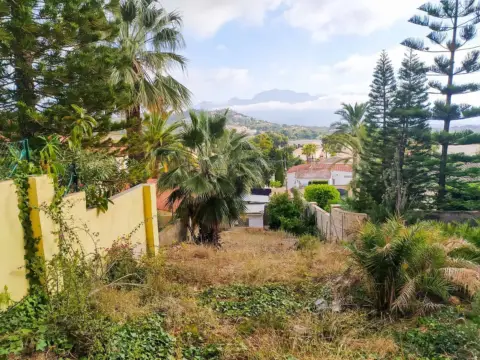 Terreno en Urbanizaciones
