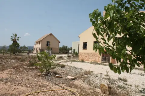 Finca rústica en El Pinós - Pinoso