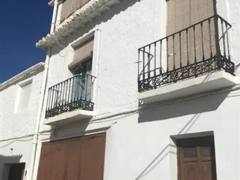 Casa en Alfornón