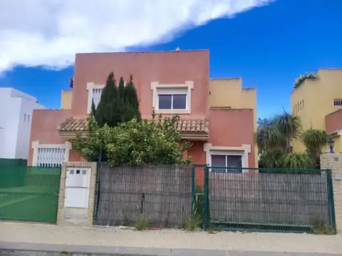 Casa adosada en Barrio de La Tercia