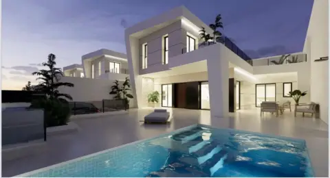 Casa adosada en Los Dolores-Los Gabatos-Hispanoamérica