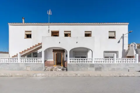 Chalet en Cortes de Baza