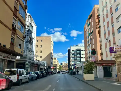 Edificio en La Unión-Cruz del Humilladero-Los Tilos