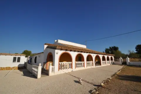 Finca rústica en El Pinós - Pinoso