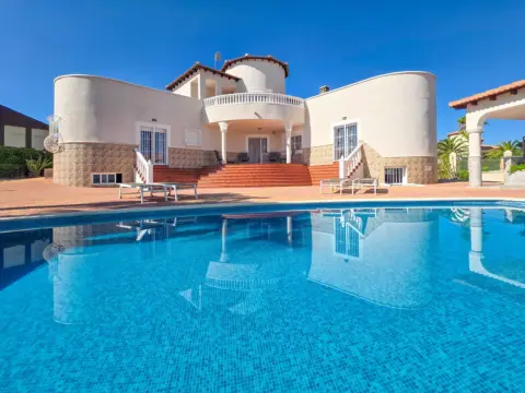 Chalet en Campos del Río
