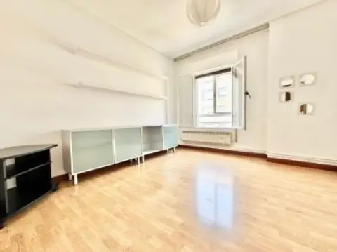 Piso en Errege-Erregina Katolikoen Kalea