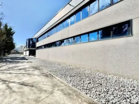 Nave industrial en calle de Zuazobidea