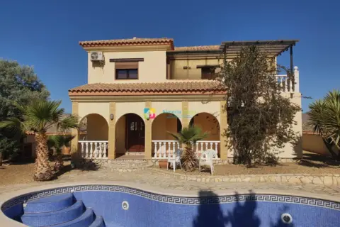 Casa en Zurgena