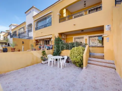 Apartamento en Los Montesinos