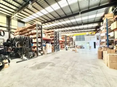 Nave industrial en calle de Bekolarra