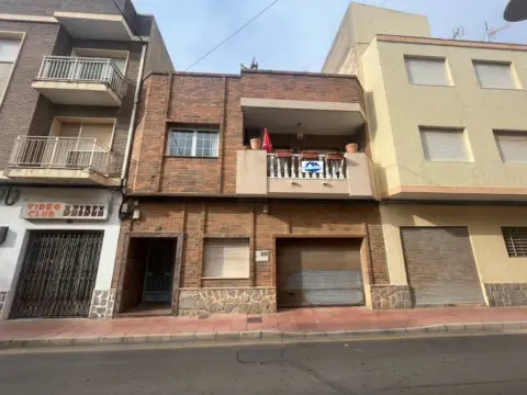 Casa aparellada a Santiago de la Ribera