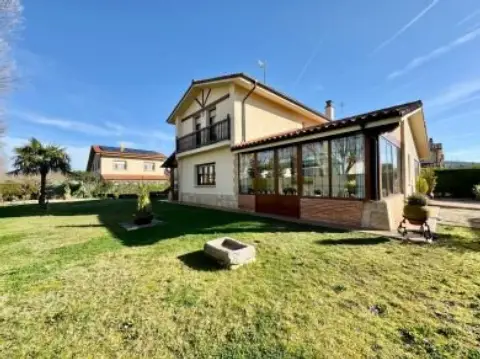 Chalet en calle de Ursuleta