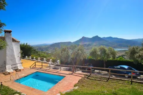 Finca rústica en Zahara de la Sierra