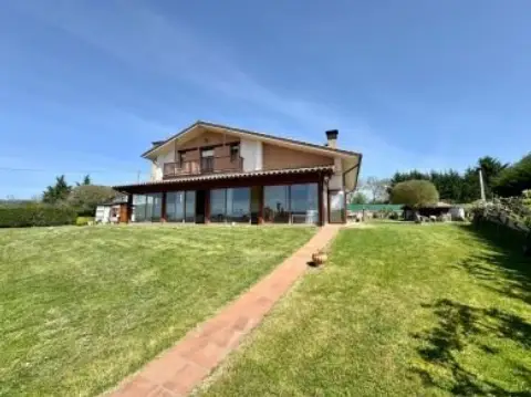 Chalet en calle de Uleta