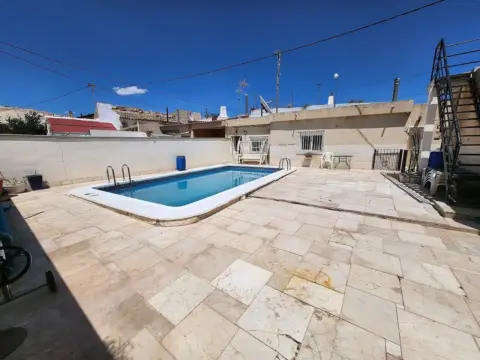Casa en Algueña