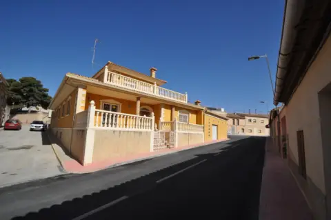 Casa en Algueña