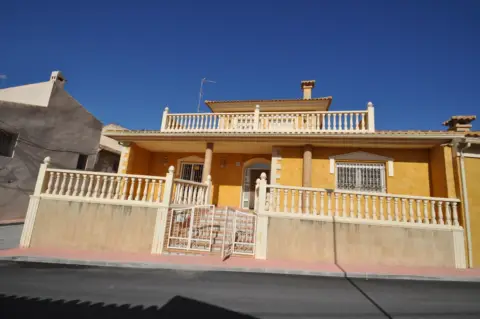 Casa en Algueña