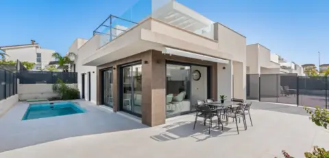 Chalet adosado en La Marina