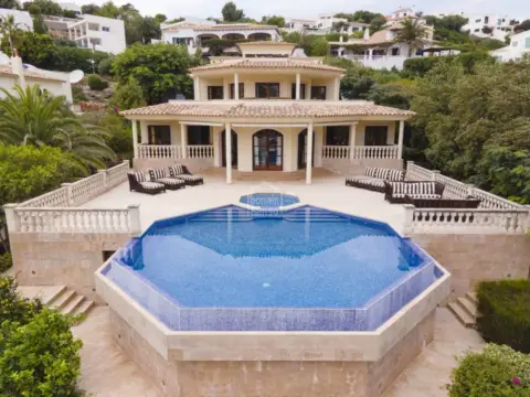 Chalet en Cala Llonga