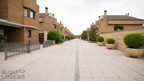 Casa adosada en calle de Ibón de Trigoniero, 10