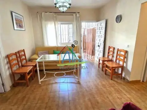 Casa adosada en Urbanización los Girasoles