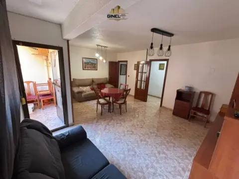 Piso en Avda. Granada