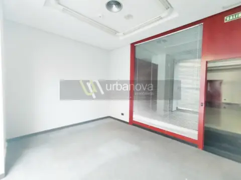 Local comercial en Avda. La Paz