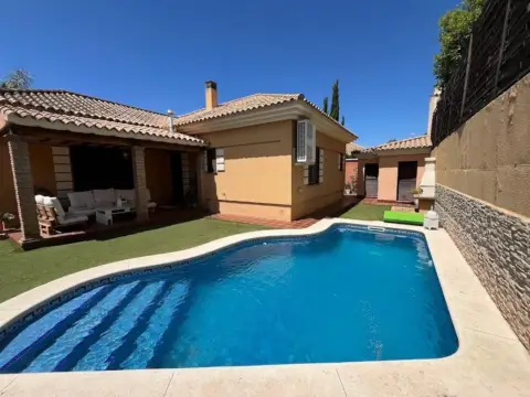 Chalet en calle de la Alhucema