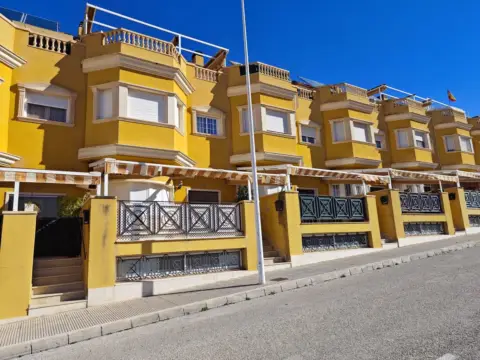 Casa adosada en Las Fuentes
