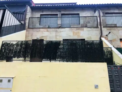 Casa adosada en Belmonte de Tajo