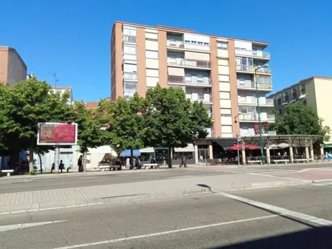 Piso en calle de los Embajadores