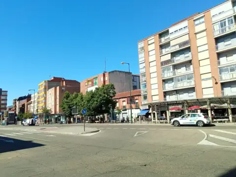 Piso en calle de los Embajadores