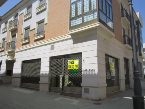 Local comercial en calle del Cura Valera