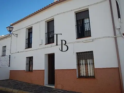 Casa adosada en calle Peñuelas
