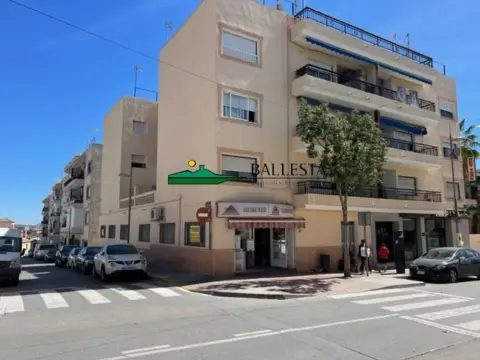 Local comercial en Avenida de Guillermo Reyna