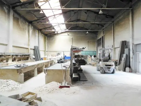 Nave industrial en calle de Guatemala
