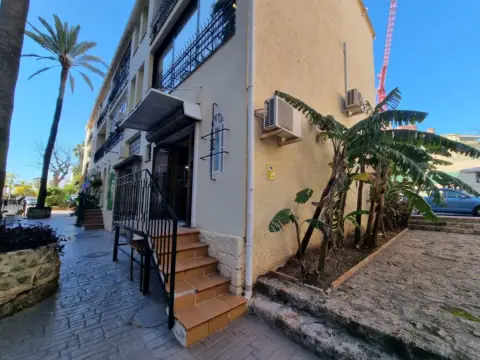 Local comercial en calle de Danza Invisible, 19