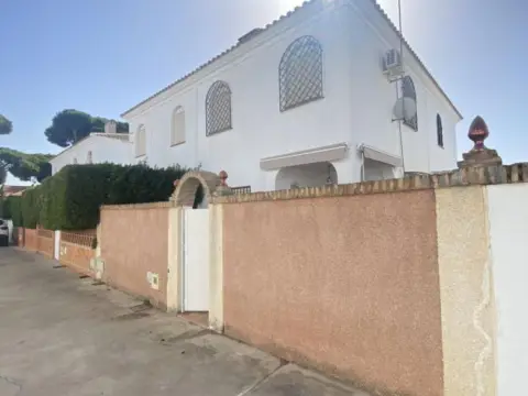 Casa adosada en calle del Tiburón