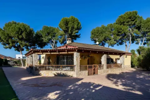 Chalet en Urbanizaciones - La Alcayna