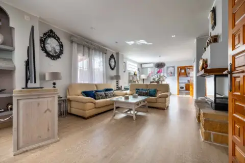 Chalet en Urbanizaciones - La Alcayna
