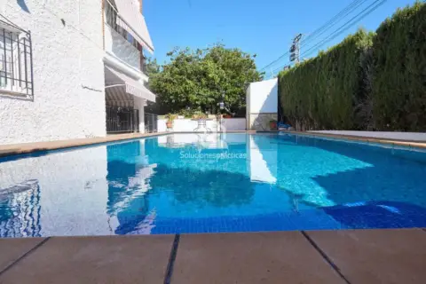 Chalet en Afueras de Jaén - Cerromolina