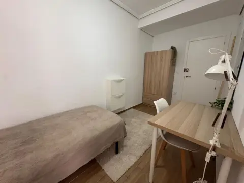 Habitación en calle de El Salvador