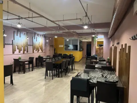 Local comercial en calle de Renueva, 20
