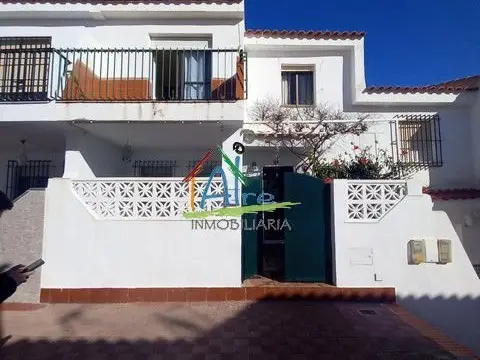 Casa adosada en Urbanización Torre Playa